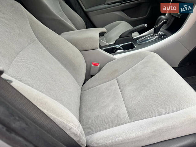 Серый Хонда Аккорд, объемом двигателя 2.35 л и пробегом 173 тыс. км за 10999 $, фото 37 на Automoto.ua