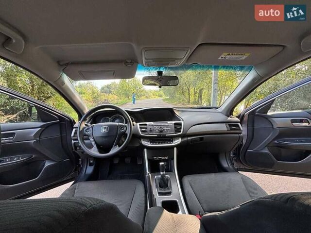 Серый Хонда Аккорд, объемом двигателя 2.36 л и пробегом 150 тыс. км за 11250 $, фото 3 на Automoto.ua