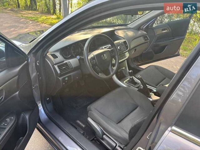 Серый Хонда Аккорд, объемом двигателя 2.36 л и пробегом 150 тыс. км за 11250 $, фото 2 на Automoto.ua