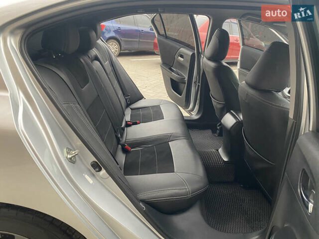 Серый Хонда Аккорд, объемом двигателя 2.36 л и пробегом 205 тыс. км за 12500 $, фото 19 на Automoto.ua