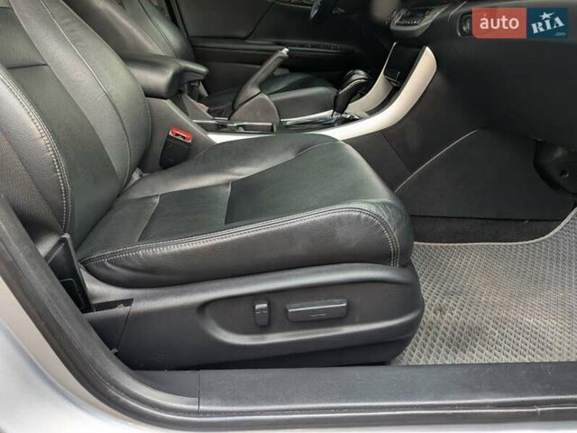 Серый Хонда Аккорд, объемом двигателя 3.47 л и пробегом 223 тыс. км за 17000 $, фото 18 на Automoto.ua