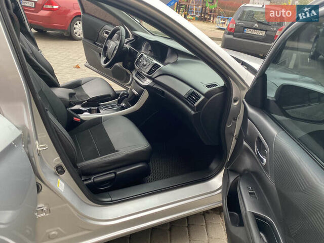 Серый Хонда Аккорд, объемом двигателя 2.36 л и пробегом 205 тыс. км за 12500 $, фото 18 на Automoto.ua