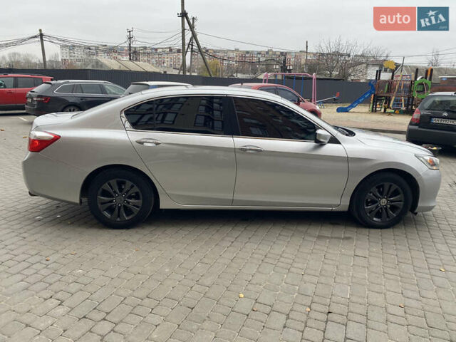 Серый Хонда Аккорд, объемом двигателя 2.36 л и пробегом 205 тыс. км за 12500 $, фото 7 на Automoto.ua
