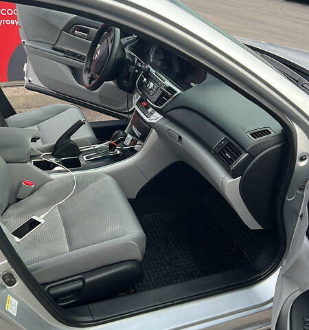 Серый Хонда Аккорд, объемом двигателя 2.36 л и пробегом 260 тыс. км за 8000 $, фото 1 на Automoto.ua