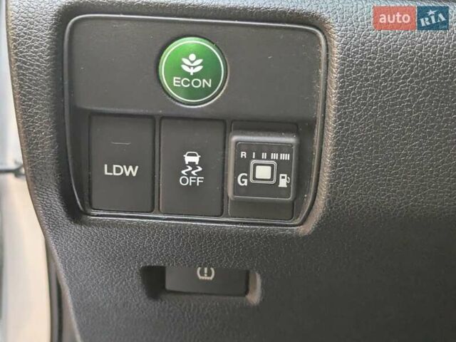 Серый Хонда Аккорд, объемом двигателя 3.47 л и пробегом 223 тыс. км за 17000 $, фото 26 на Automoto.ua