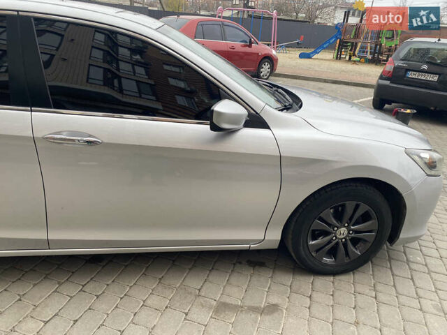 Серый Хонда Аккорд, объемом двигателя 2.36 л и пробегом 205 тыс. км за 12500 $, фото 14 на Automoto.ua