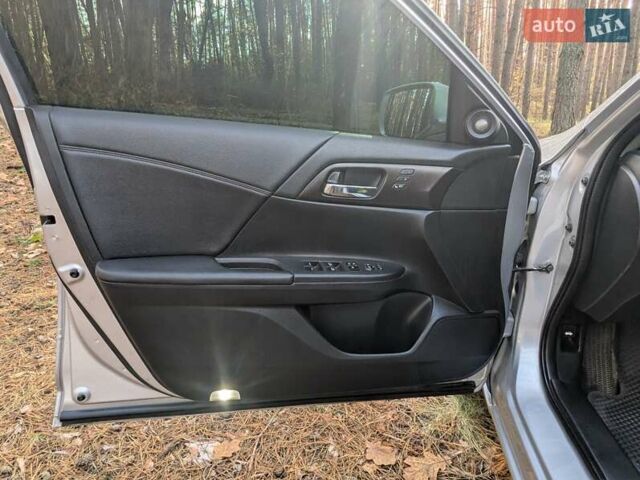 Серый Хонда Аккорд, объемом двигателя 3.47 л и пробегом 223 тыс. км за 17000 $, фото 24 на Automoto.ua