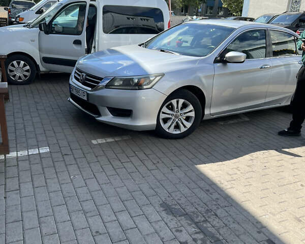 Серый Хонда Аккорд, объемом двигателя 2.36 л и пробегом 260 тыс. км за 8000 $, фото 3 на Automoto.ua