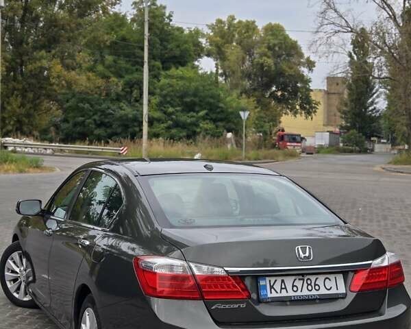 Серый Хонда Аккорд, объемом двигателя 2.36 л и пробегом 187 тыс. км за 11500 $, фото 3 на Automoto.ua