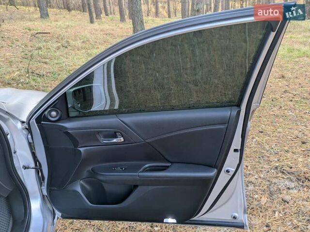 Серый Хонда Аккорд, объемом двигателя 3.47 л и пробегом 223 тыс. км за 17000 $, фото 17 на Automoto.ua