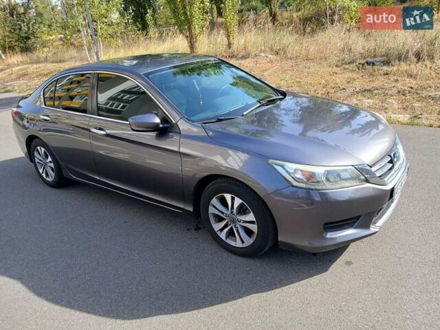 Серый Хонда Аккорд, объемом двигателя 2.4 л и пробегом 170 тыс. км за 12000 $, фото 2 на Automoto.ua