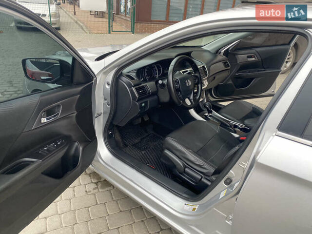 Серый Хонда Аккорд, объемом двигателя 2.36 л и пробегом 205 тыс. км за 12500 $, фото 16 на Automoto.ua