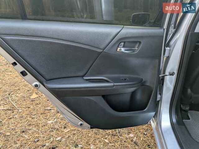 Серый Хонда Аккорд, объемом двигателя 3.47 л и пробегом 223 тыс. км за 17000 $, фото 23 на Automoto.ua