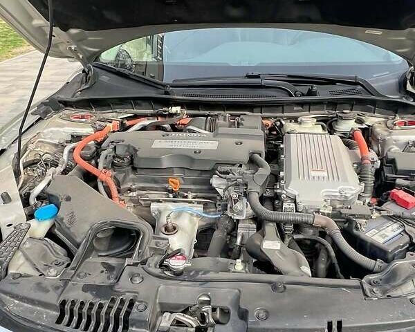 Серый Хонда Аккорд, объемом двигателя 1.99 л и пробегом 188 тыс. км за 13000 $, фото 4 на Automoto.ua