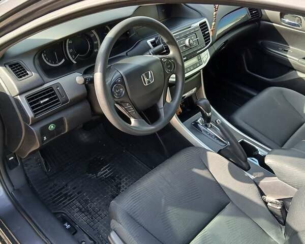 Серый Хонда Аккорд, объемом двигателя 2.4 л и пробегом 170 тыс. км за 12000 $, фото 9 на Automoto.ua