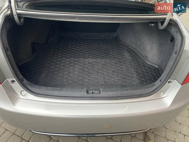 Серый Хонда Аккорд, объемом двигателя 2.36 л и пробегом 205 тыс. км за 12500 $, фото 23 на Automoto.ua