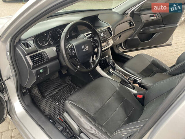 Серый Хонда Аккорд, объемом двигателя 2.36 л и пробегом 205 тыс. км за 12500 $, фото 17 на Automoto.ua