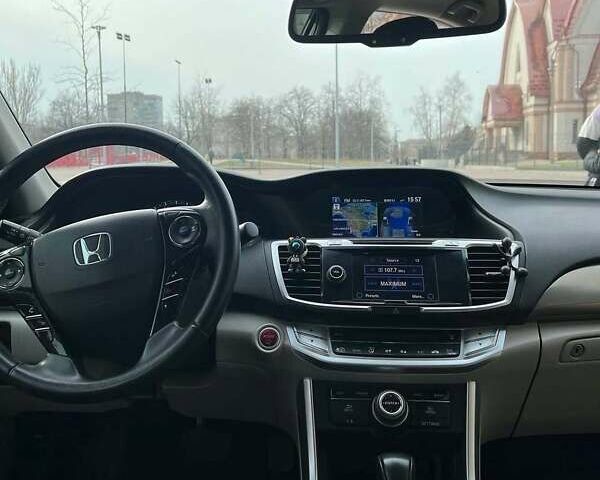 Серый Хонда Аккорд, объемом двигателя 1.99 л и пробегом 188 тыс. км за 13000 $, фото 5 на Automoto.ua