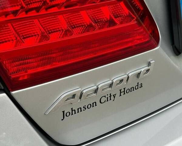 Серый Хонда Аккорд, объемом двигателя 2 л и пробегом 179 тыс. км за 15000 $, фото 4 на Automoto.ua
