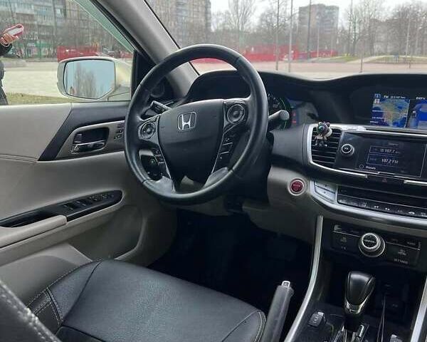 Серый Хонда Аккорд, объемом двигателя 1.99 л и пробегом 188 тыс. км за 13000 $, фото 2 на Automoto.ua