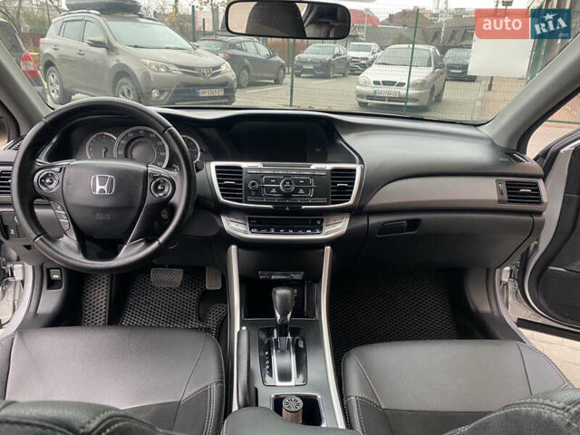 Серый Хонда Аккорд, объемом двигателя 2.36 л и пробегом 205 тыс. км за 12500 $, фото 21 на Automoto.ua