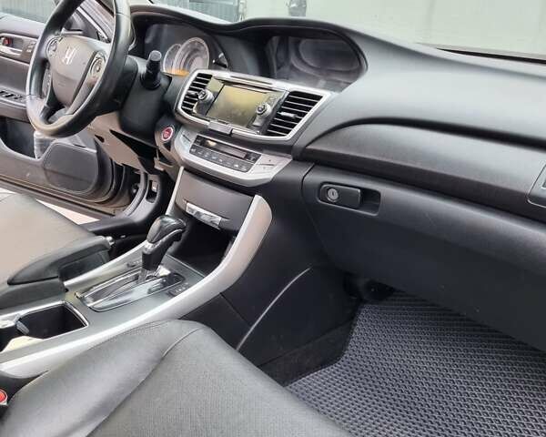 Сірий Хонда Аккорд, об'ємом двигуна 2.4 л та пробігом 188 тис. км за 11900 $, фото 1 на Automoto.ua