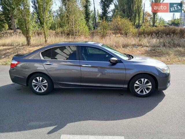 Серый Хонда Аккорд, объемом двигателя 2.4 л и пробегом 170 тыс. км за 12000 $, фото 3 на Automoto.ua