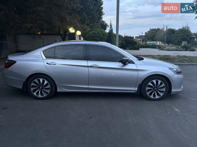 Серый Хонда Аккорд, объемом двигателя 2 л и пробегом 179 тыс. км за 13499 $, фото 2 на Automoto.ua