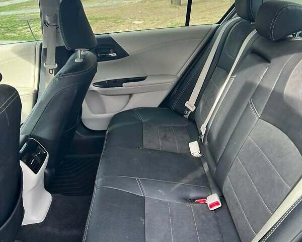 Серый Хонда Аккорд, объемом двигателя 1.99 л и пробегом 188 тыс. км за 13000 $, фото 3 на Automoto.ua