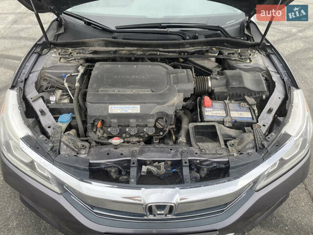 Серый Хонда Аккорд, объемом двигателя 3.5 л и пробегом 148 тыс. км за 14500 $, фото 6 на Automoto.ua