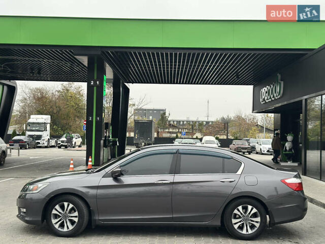 Серый Хонда Аккорд, объемом двигателя 2.35 л и пробегом 125 тыс. км за 10500 $, фото 5 на Automoto.ua