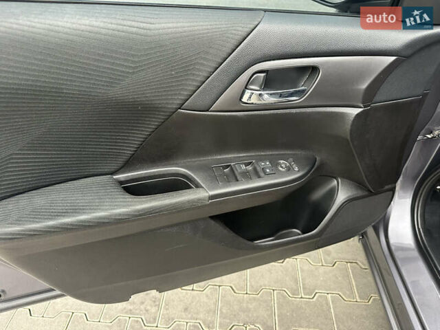 Серый Хонда Аккорд, объемом двигателя 2.35 л и пробегом 125 тыс. км за 10500 $, фото 27 на Automoto.ua