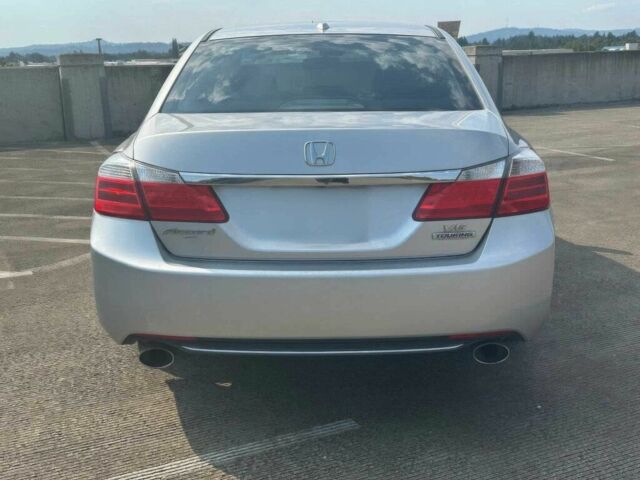 Серый Хонда Аккорд, объемом двигателя 3.5 л и пробегом 73 тыс. км за 8000 $, фото 4 на Automoto.ua