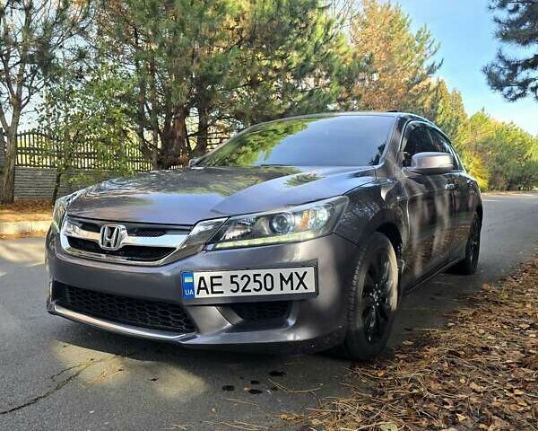 Сірий Хонда Аккорд, об'ємом двигуна 2 л та пробігом 178 тис. км за 13799 $, фото 6 на Automoto.ua