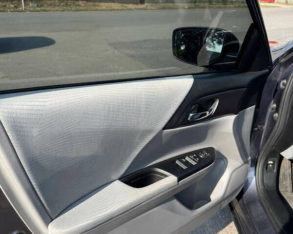 Серый Хонда Аккорд, объемом двигателя 2.36 л и пробегом 125 тыс. км за 9100 $, фото 12 на Automoto.ua