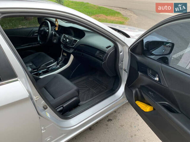Серый Хонда Аккорд, объемом двигателя 2.36 л и пробегом 234 тыс. км за 13600 $, фото 12 на Automoto.ua