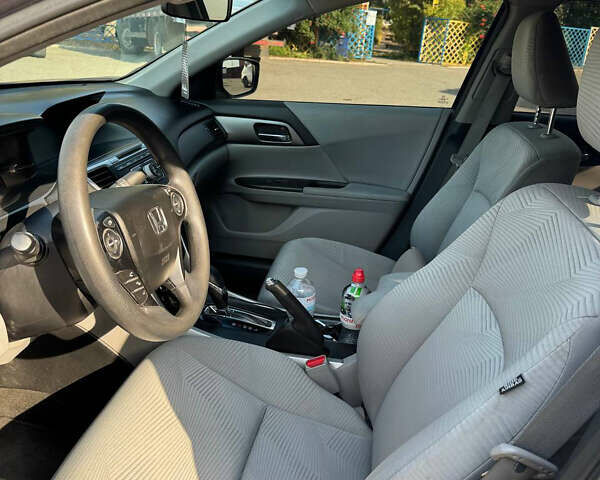 Серый Хонда Аккорд, объемом двигателя 2.36 л и пробегом 125 тыс. км за 9100 $, фото 11 на Automoto.ua