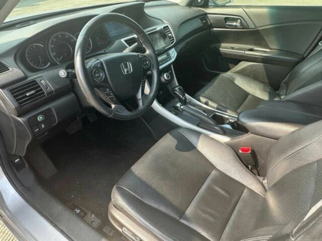 Серый Хонда Аккорд, объемом двигателя 3.5 л и пробегом 73 тыс. км за 8000 $, фото 7 на Automoto.ua