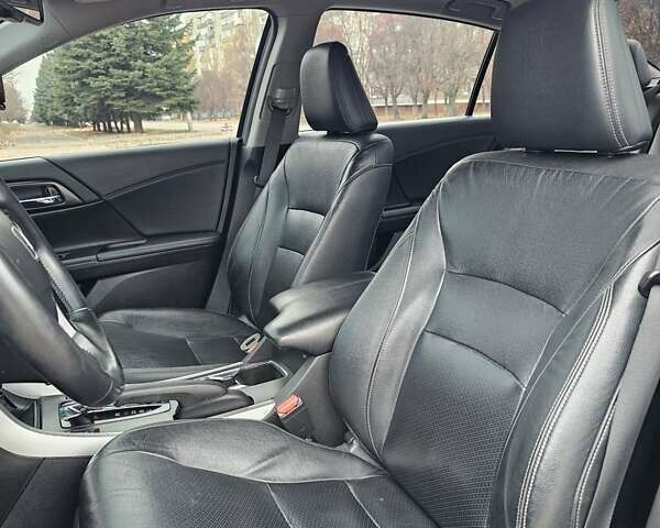 Серый Хонда Аккорд, объемом двигателя 2.35 л и пробегом 172 тыс. км за 11500 $, фото 17 на Automoto.ua