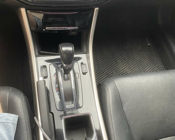 Серый Хонда Аккорд, объемом двигателя 3.5 л и пробегом 148 тыс. км за 14500 $, фото 10 на Automoto.ua