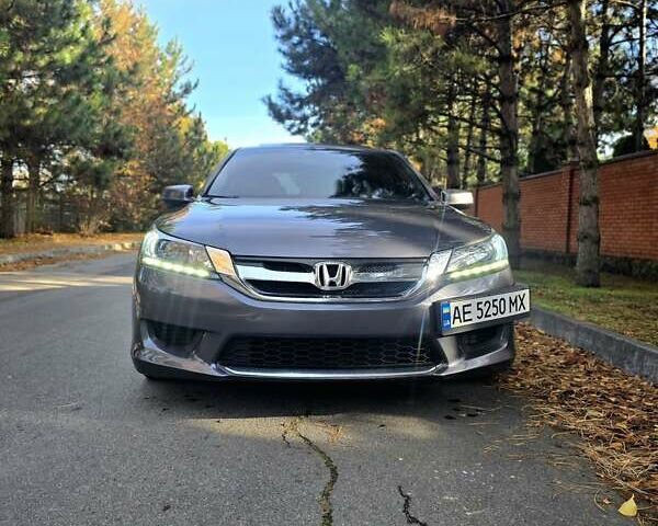 Сірий Хонда Аккорд, об'ємом двигуна 2 л та пробігом 178 тис. км за 13799 $, фото 2 на Automoto.ua