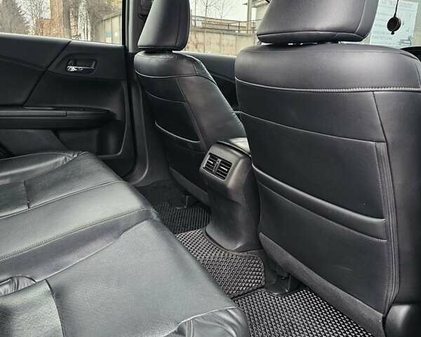 Серый Хонда Аккорд, объемом двигателя 2.35 л и пробегом 172 тыс. км за 11500 $, фото 21 на Automoto.ua