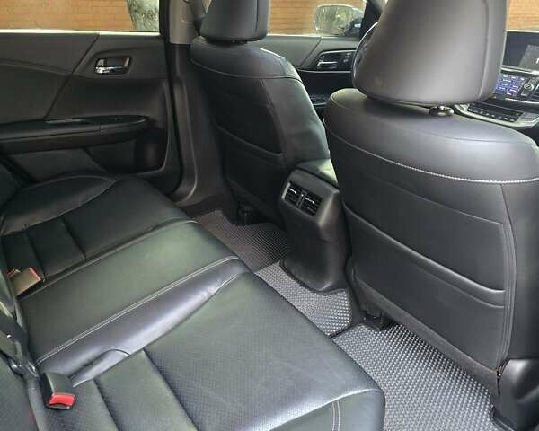 Сірий Хонда Аккорд, об'ємом двигуна 2 л та пробігом 178 тис. км за 13799 $, фото 18 на Automoto.ua