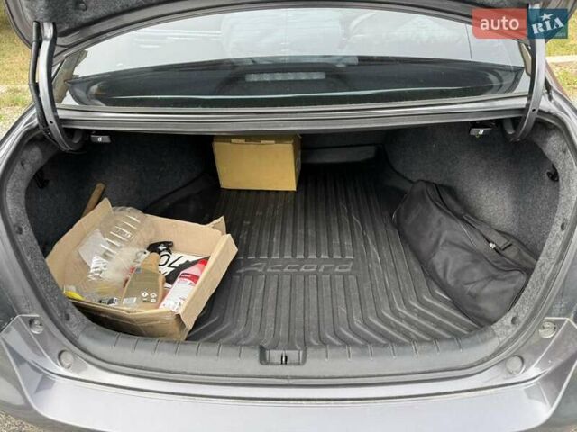 Серый Хонда Аккорд, объемом двигателя 2.4 л и пробегом 145 тыс. км за 15000 $, фото 9 на Automoto.ua