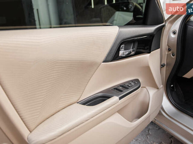 Серый Хонда Аккорд, объемом двигателя 2.5 л и пробегом 126 тыс. км за 13500 $, фото 23 на Automoto.ua