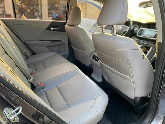 Серый Хонда Аккорд, объемом двигателя 2.4 л и пробегом 68 тыс. км за 9000 $, фото 12 на Automoto.ua