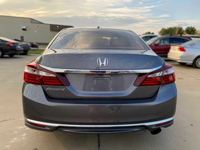 Серый Хонда Аккорд, объемом двигателя 2.4 л и пробегом 68 тыс. км за 9000 $, фото 4 на Automoto.ua