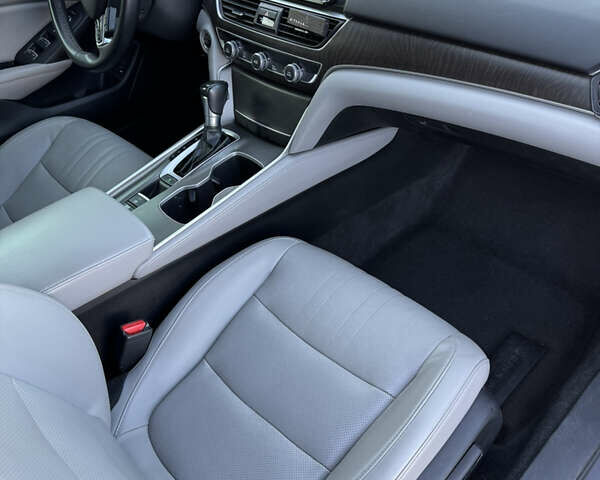 Серый Хонда Аккорд, объемом двигателя 1.5 л и пробегом 120 тыс. км за 18500 $, фото 7 на Automoto.ua