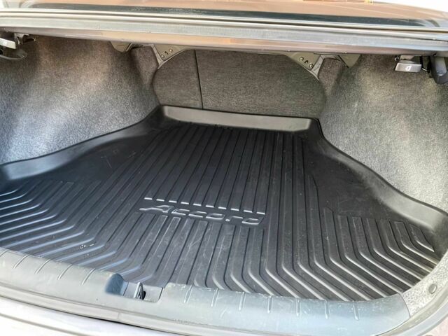 Серый Хонда Аккорд, объемом двигателя 2.4 л и пробегом 68 тыс. км за 9000 $, фото 13 на Automoto.ua