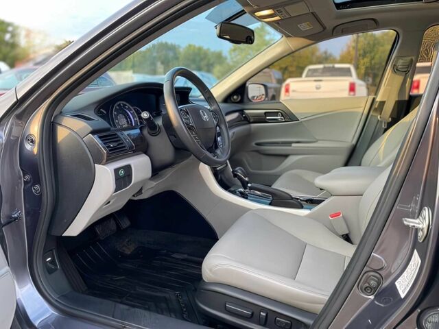 Серый Хонда Аккорд, объемом двигателя 2.4 л и пробегом 68 тыс. км за 9000 $, фото 7 на Automoto.ua